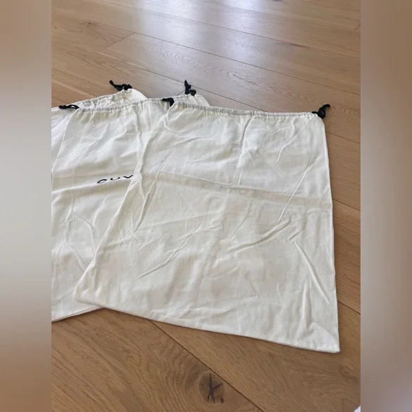 Cuyana Cream Drawstring Dust Bags, 3 pc set. Approx 14.5 x 20” @ - Picture 5 of 7